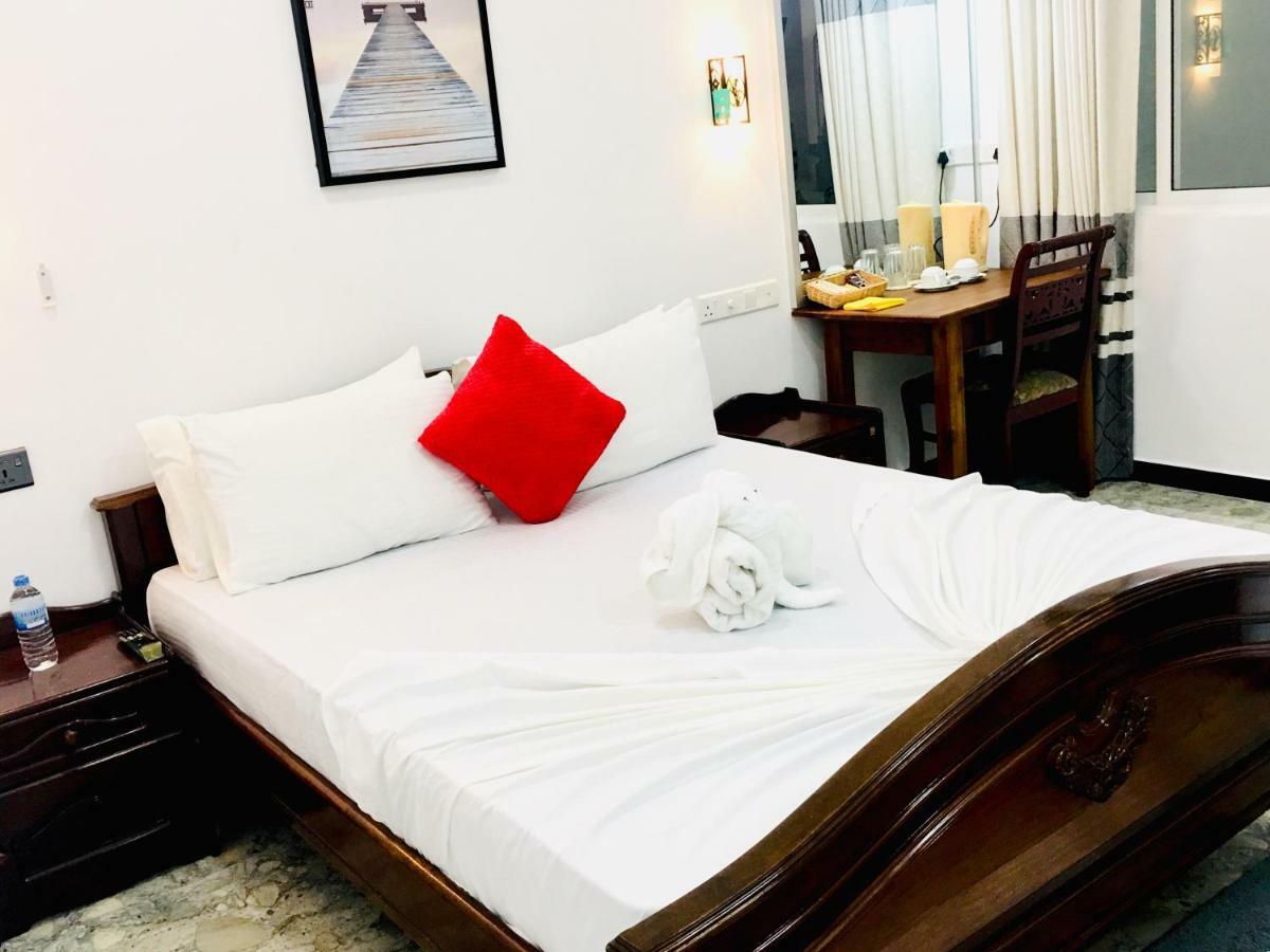 Jenushi Homestay كاندي المظهر الخارجي الصورة